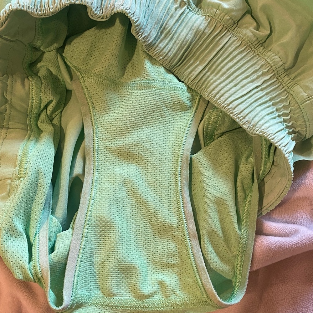 LULULEMON Hotty Hot Lined Running Short 4" Size 6 - Picture 8 of 12
